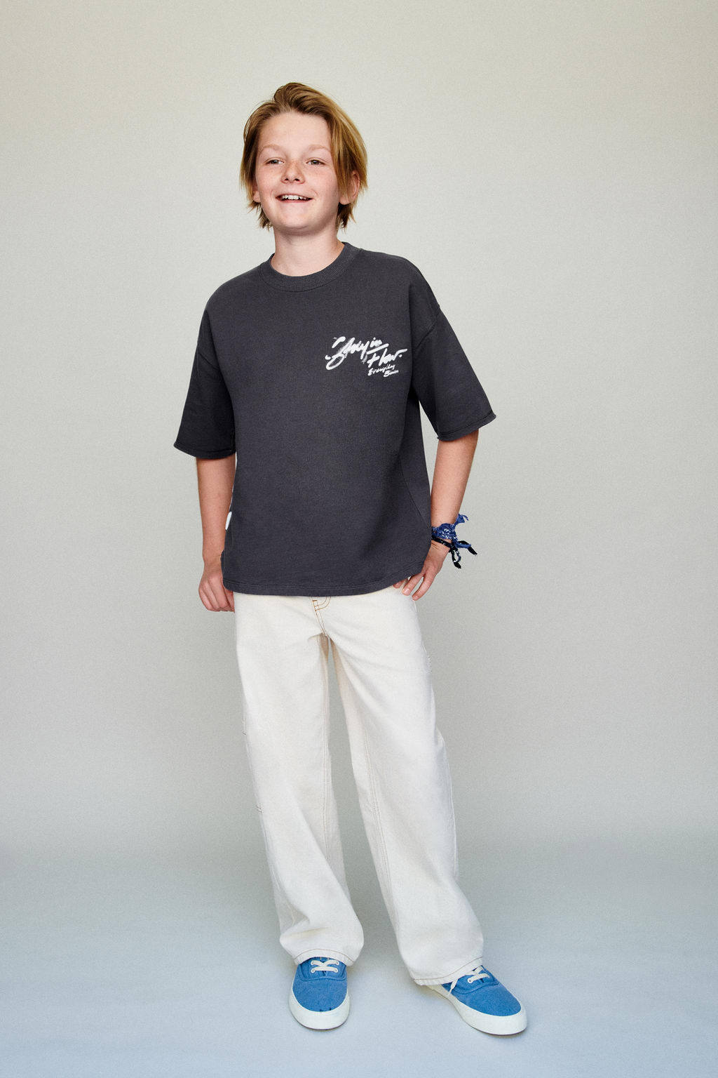 CAMISETA FELPA ESTAMPADA GRAFFITI / Antracita oscuro