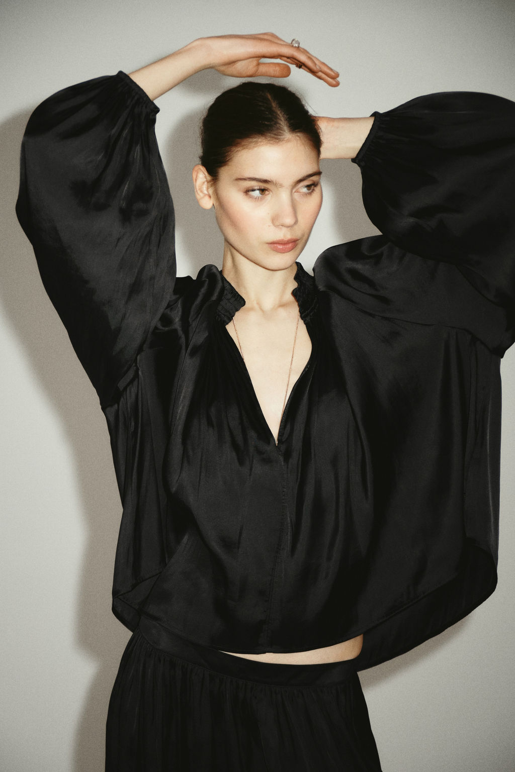 Blusa oversize con escote en V - H&m фото 5