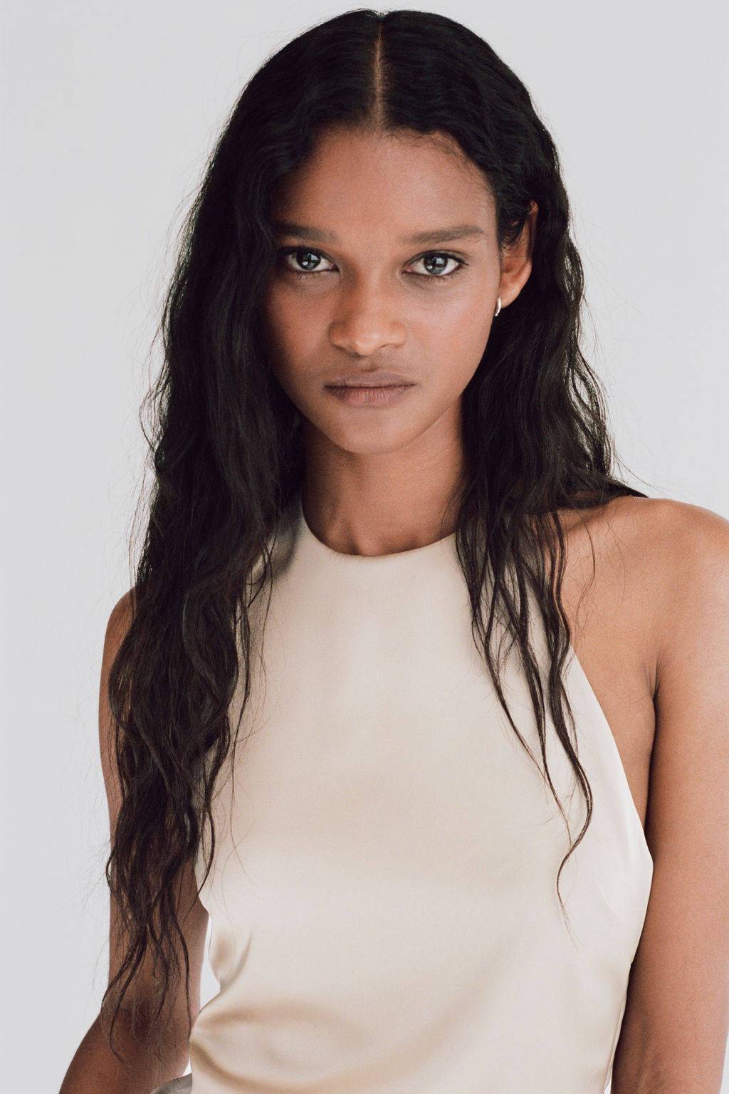 Top asim?trico con escote halter - H&m фото 8
