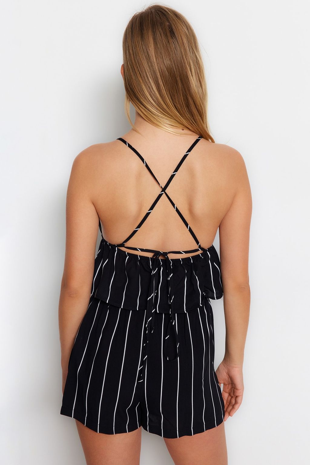 Siyah Cizgili S?rt Baglama Detayl? Ip Ask?l? Viskon Sortlu Dokuma Pijama Tak?m? THMSS23PT00053 - Trendyolmilla фото 8