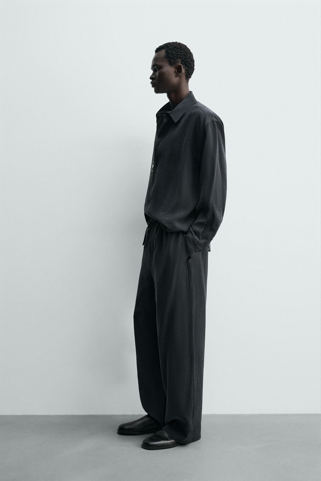PANTAL?N FLUIDO RELAXED FIT / Negro - Zara фото 4