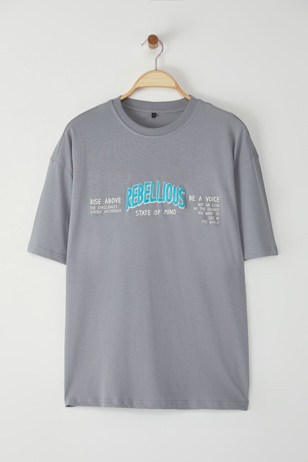 TRENDYOL MAN Gri Oversize Bisiklet Yaka Slogan Orme T-Shirt TMNSS23TS00263 - Trendyolmilla фото 4
