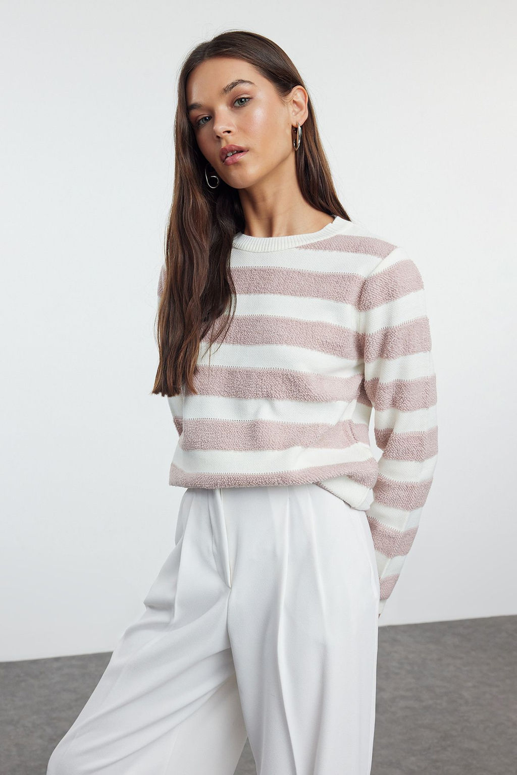TRENDYOLMILLA Ekru Basic Cizgili Triko Kazak TWOAW25KZ00234