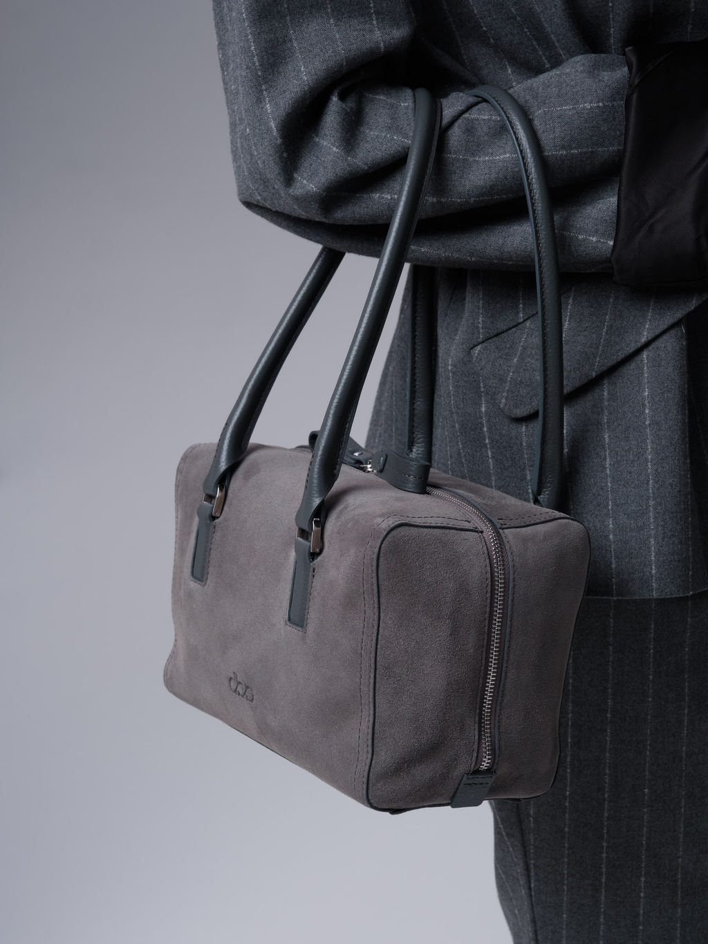 Замшевая сумка Cube DBR 31333 серый замок  фото 5