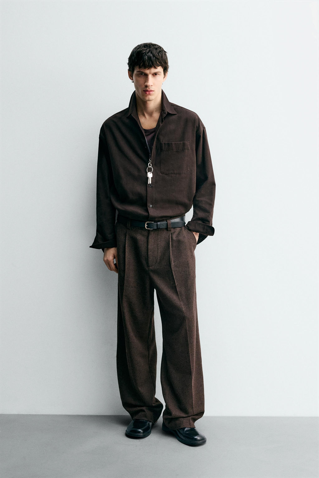 PLEATED TROUSERS WITH BUTTONS