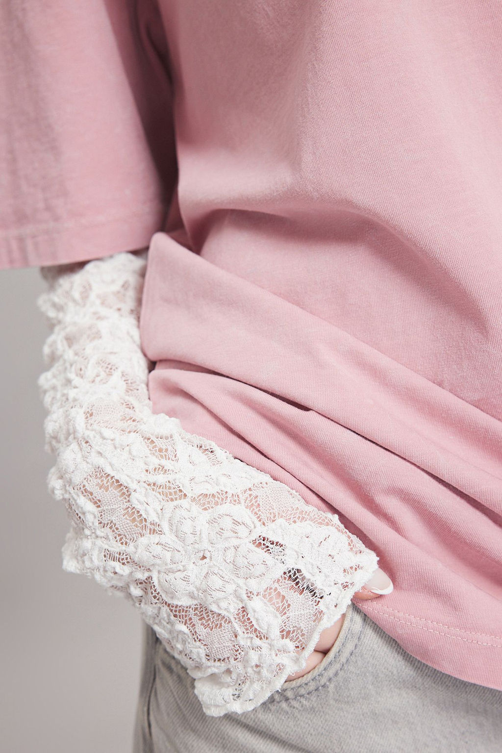 TRENDYOLMILLA Pembe Y?kamal? Dantel Detayl? Oversize/Genis Kal?p Orme T-Shirt TWOAW25TS00022  фото 3