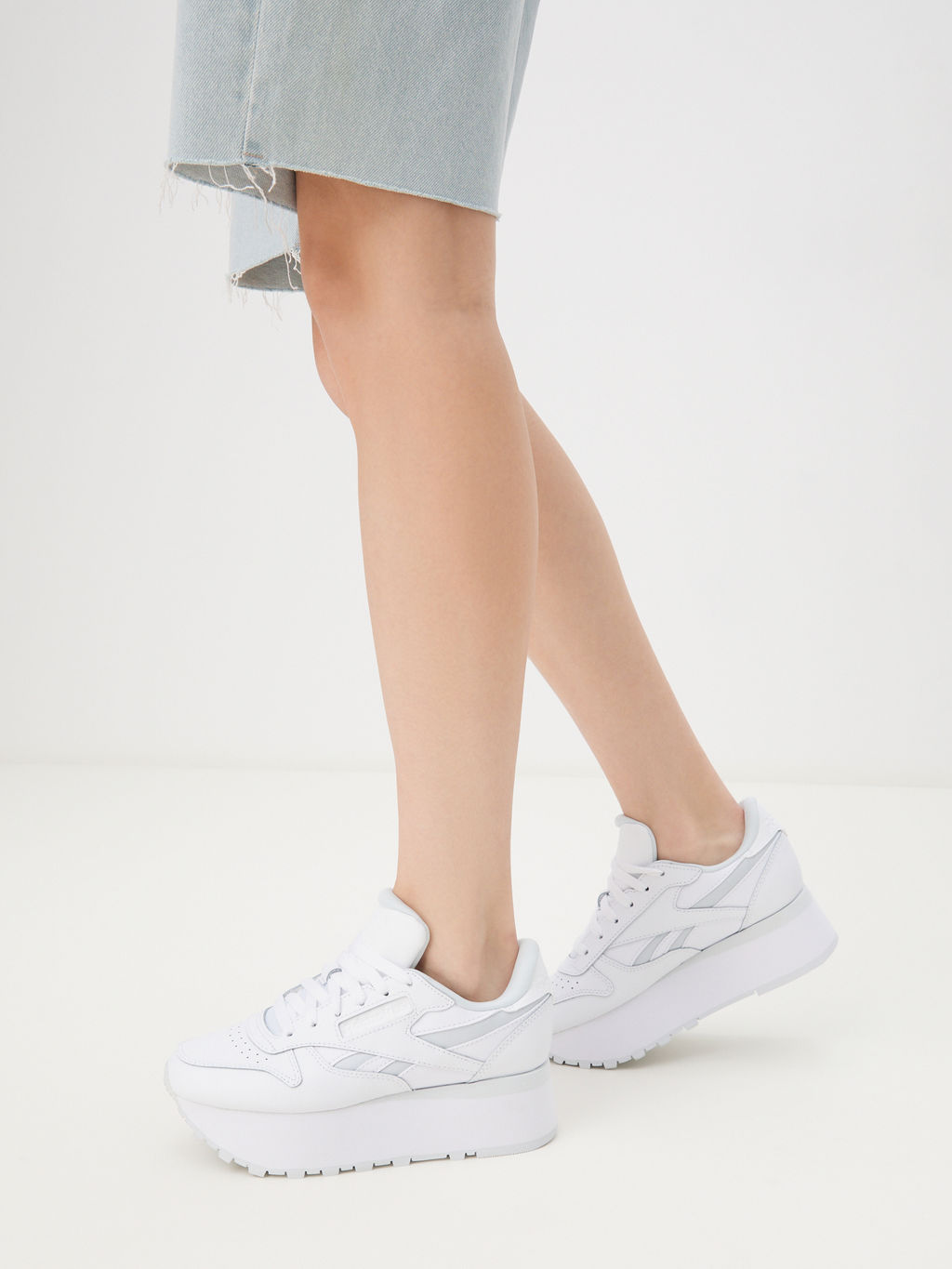 Женские кроссовки REEBOK CLASSIC LEATHER TRIPLE LIFT Артикул 4123679, белый