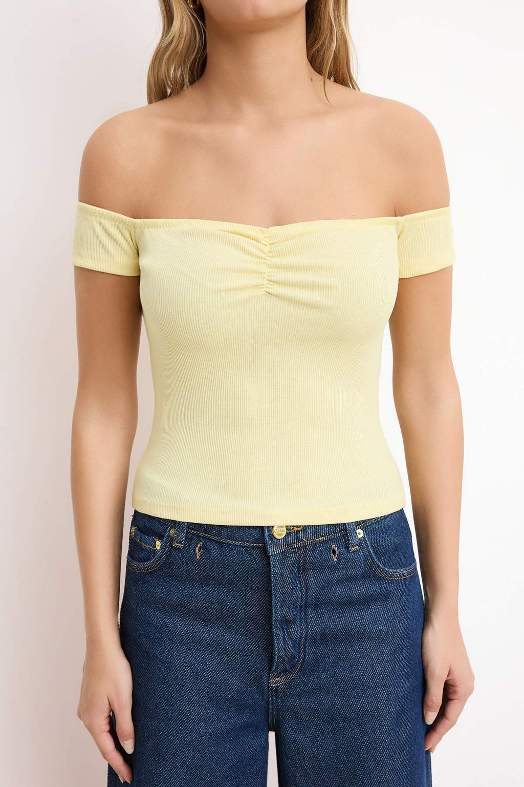 Sar? Fitted/Vucuda Oturan Carmen Yaka K?sa Kollu Buzgulu Fitilli Esnek Orme Bluz TWOSS26BZ00074