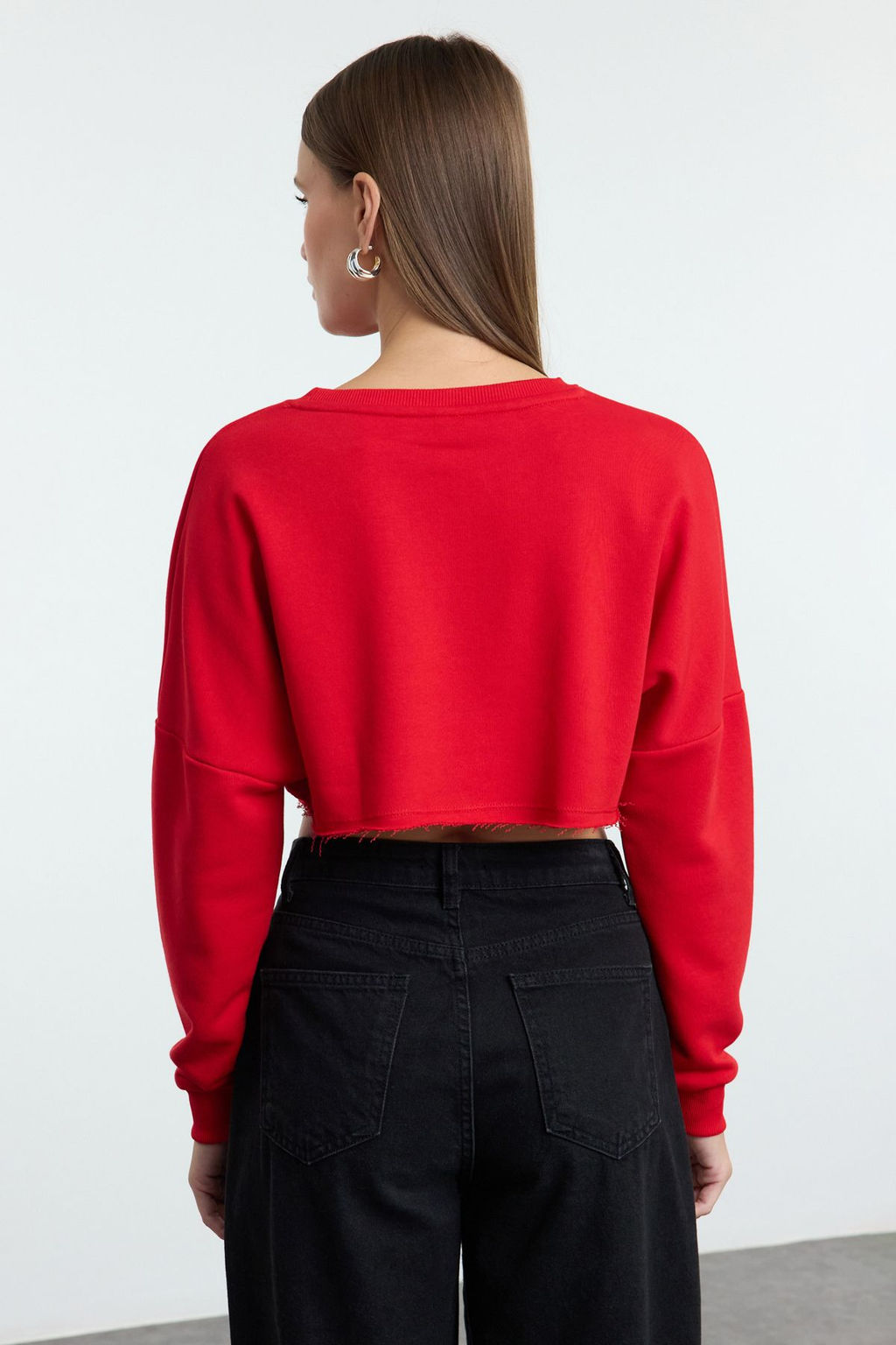 TRENDYOLMILLA Siyah Aplike Nak?sl? Relaxed Super Crop Kal?n Orme Sweatshirt TWOAW25SW00279 фото 5