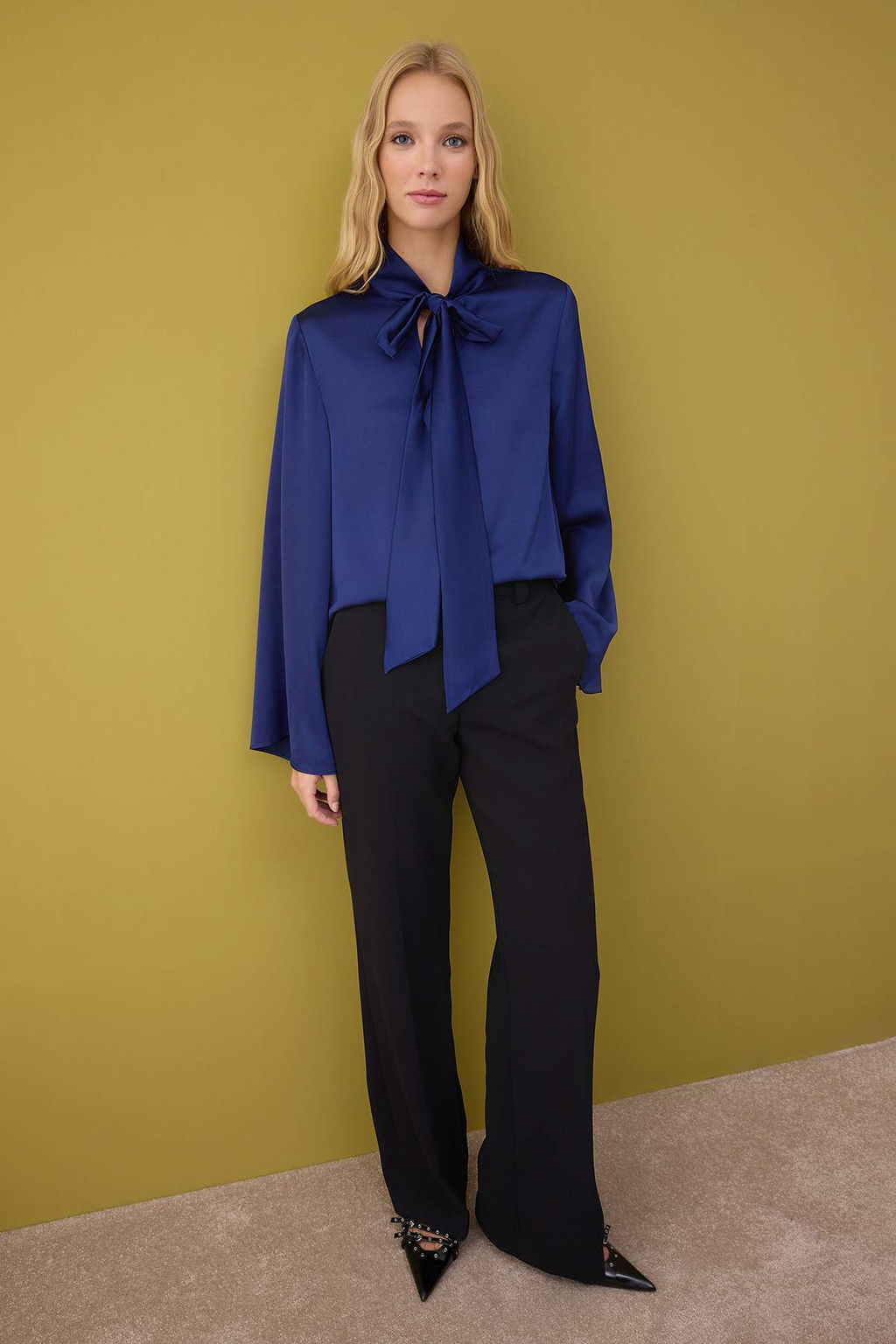 Lacivert Saten Fular Detayl? Dokuma Bluz TWOAW26BZ00231 - Trendyolmilla фото 2