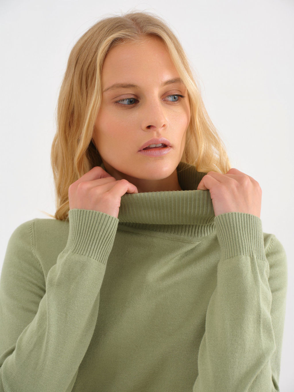 Conso/KTL 230635 - pale olive Водолазка женская
