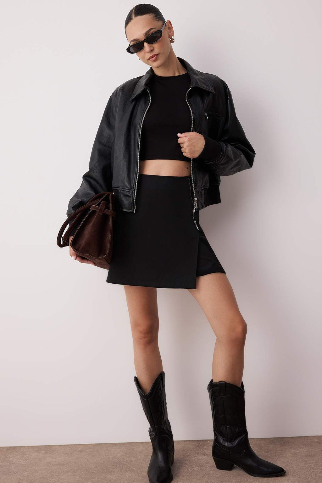 TRENDYOLMILLA Siyah Fermuar Detayl? Dokuma Sort Etek TWOSS20SR0139