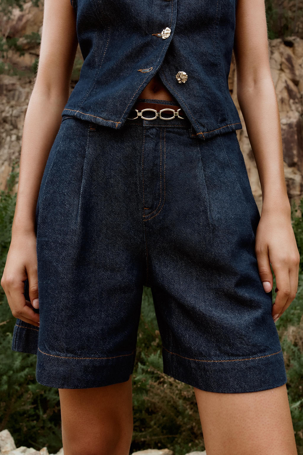 Z1975 DENIM SHORTS WITH DARTS AND BELT - Zara фото 17