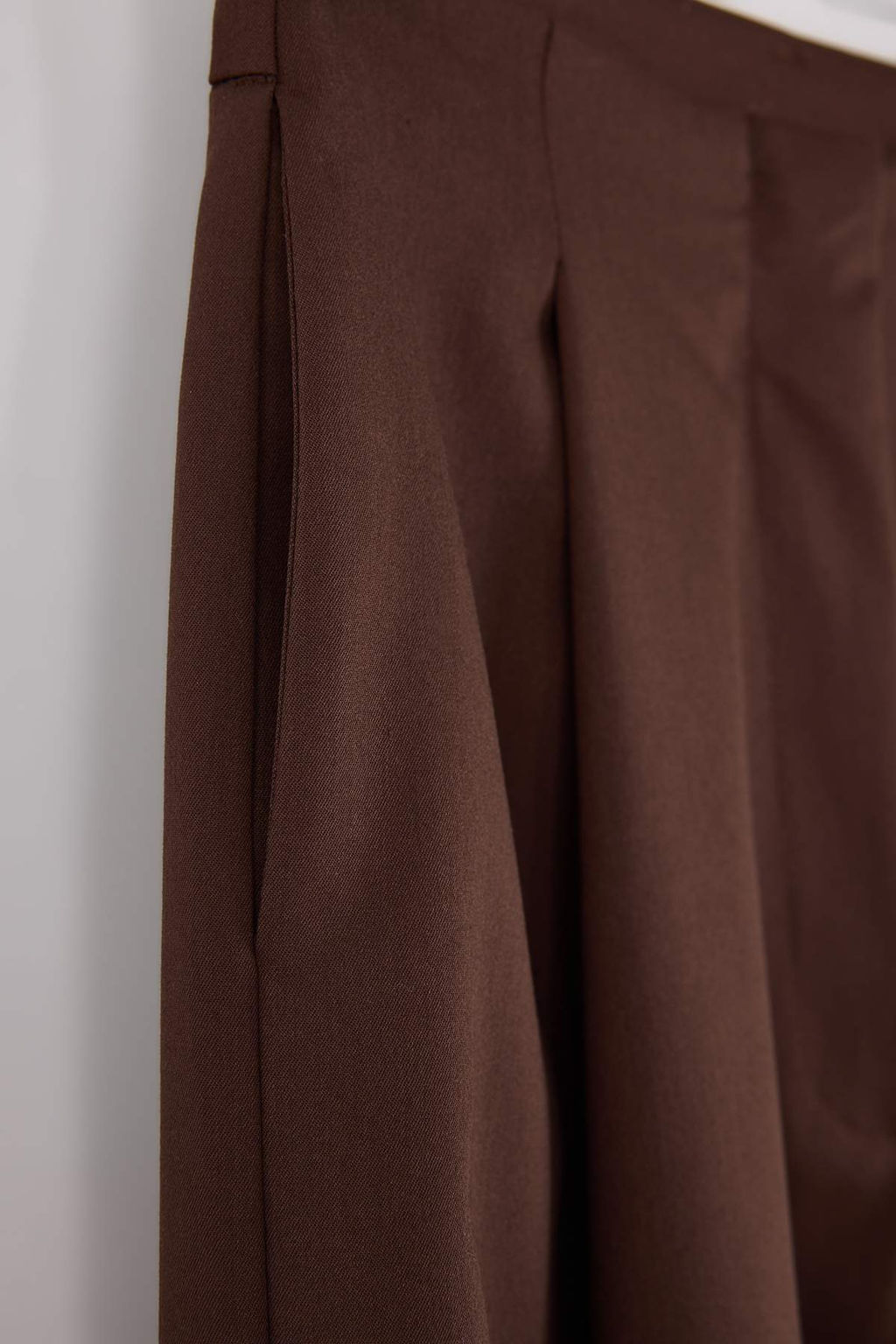 Koyu Kahverengi Poliviskon Dokuma Salvar Pantolon TWOSS26PL00039 - Trendyolmilla фото 6