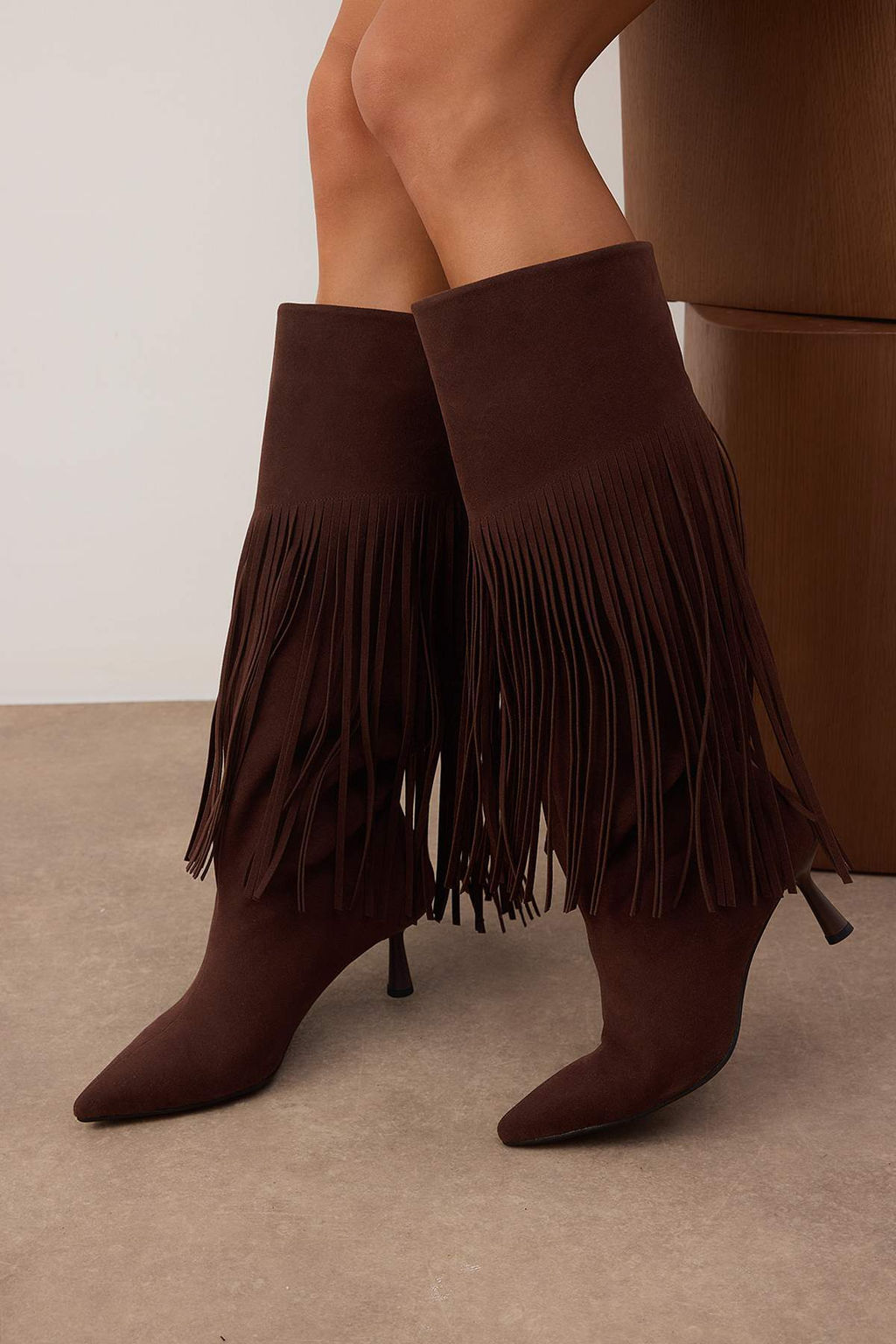 Koyu Kahverengi Suet Puskul Detayl? Topuklu Kad?n Cizme TAKAW26CZ00018 - Trendyolmilla фото 2