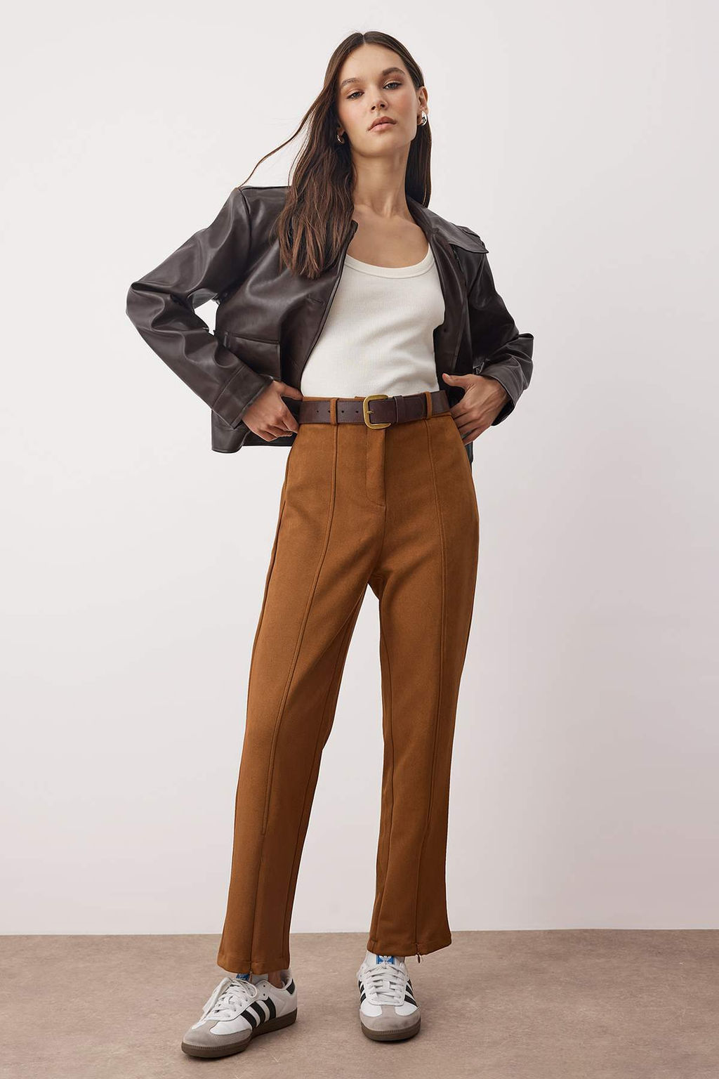 Taba Nervur ve Fermuar Detayl? Suet Pantolon TWOAW26PL00079