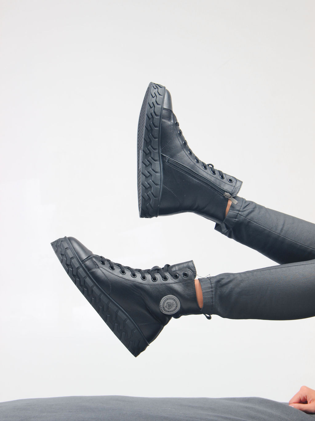 Ботинки 215.icebergbl. black/Мех