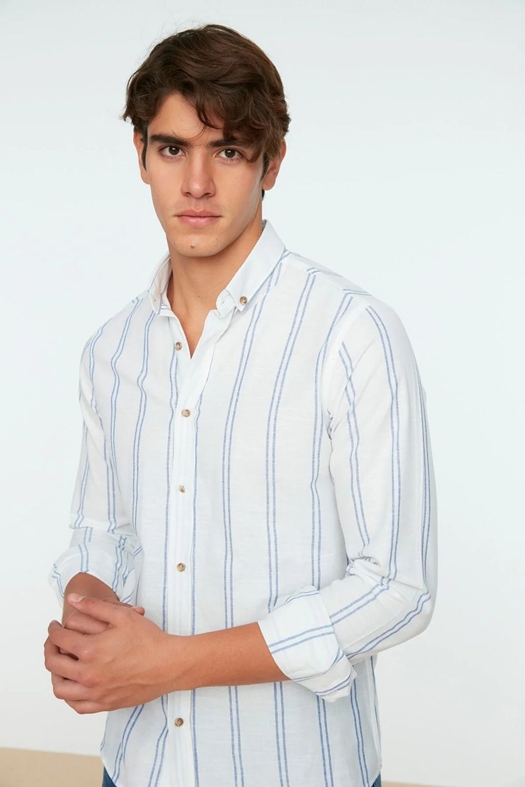 TRENDYOL MAN Beyaz Slim Fit Dugmeli Yaka Ince Cizgili Gomlek TMNSS20GO0092 - Trendyolmilla фото 2