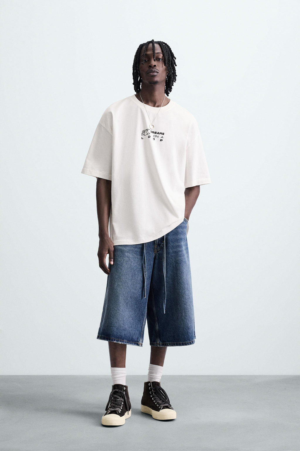 GRAPHIC PRINT T-SHIRT