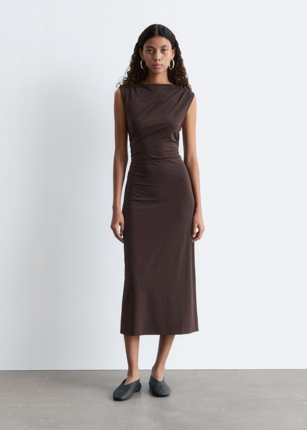 Vestido midi drapeado sin mangas - H&m фото 5
