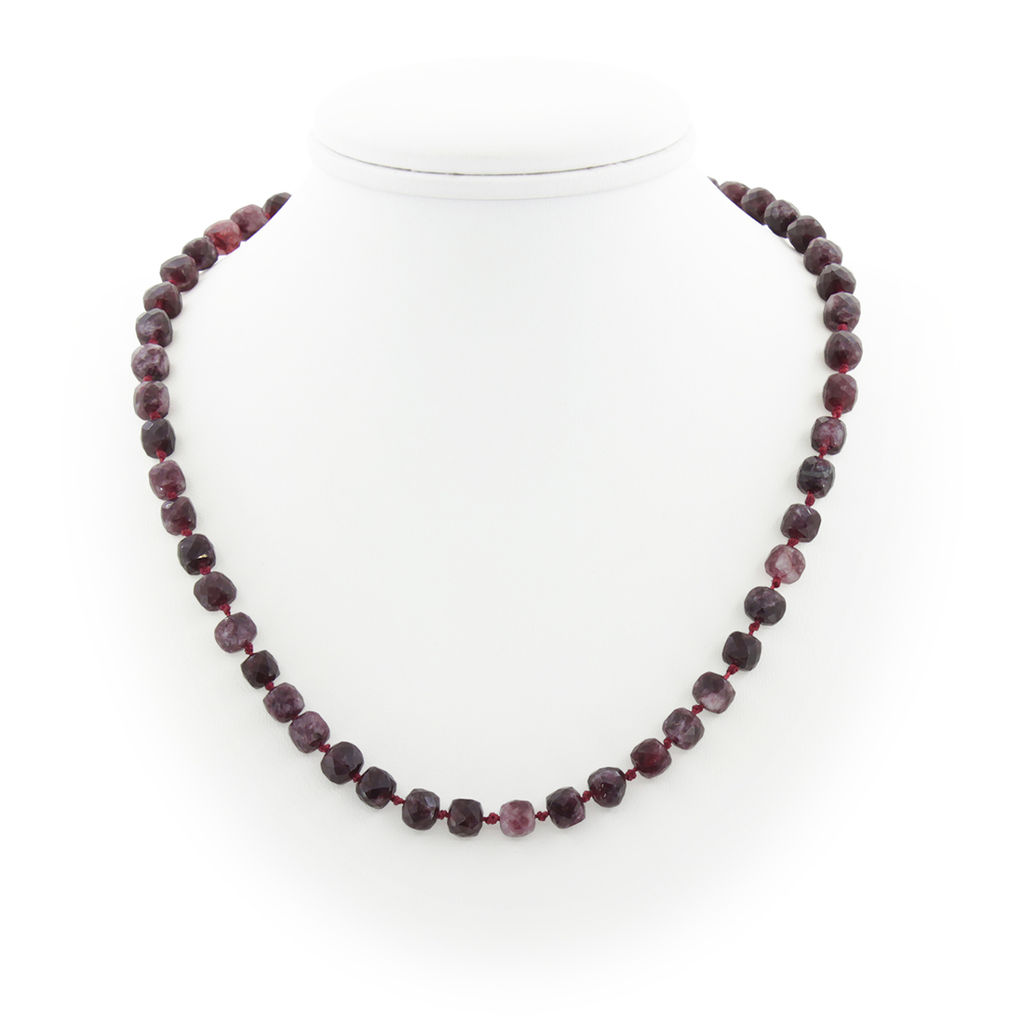 Бусы Текта из рубина (Африка) 7мм граненый куб, длина 46 см