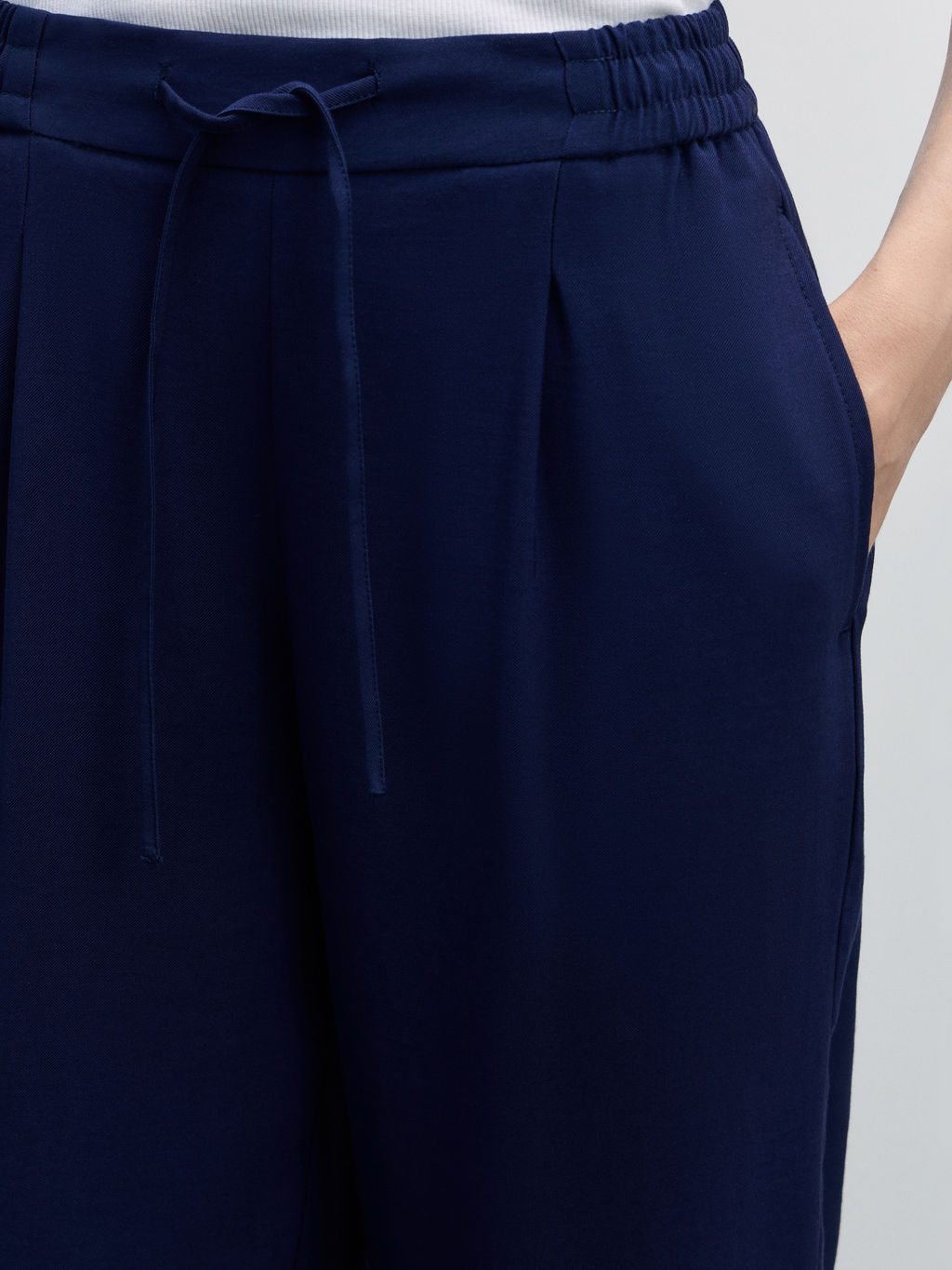 Брюки с защипами из вискозы / Zarina фото 5