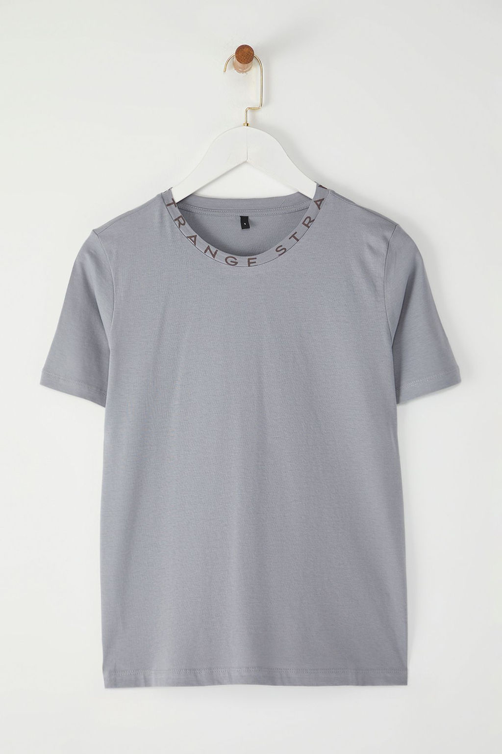 TRENDYOLMILLA Gri %100 Pamuk Regular/Normal Kal?p Slogan Bask?l? Basic Dik Yaka Orme T-Shirt TWOAW20TS0099  фото 5