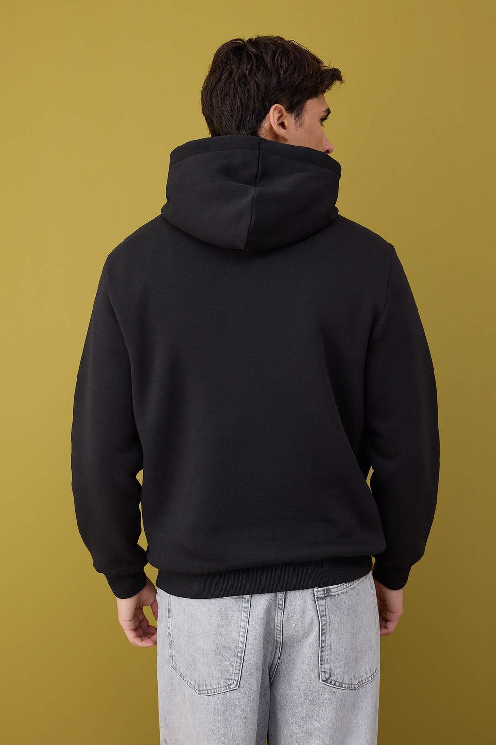Siyah Regular/Normal Kesim Kapusonlu Ici Polarl? Kal?n Sweatshirt TMNAW26SW00016 - Trendyolmilla фото 8
