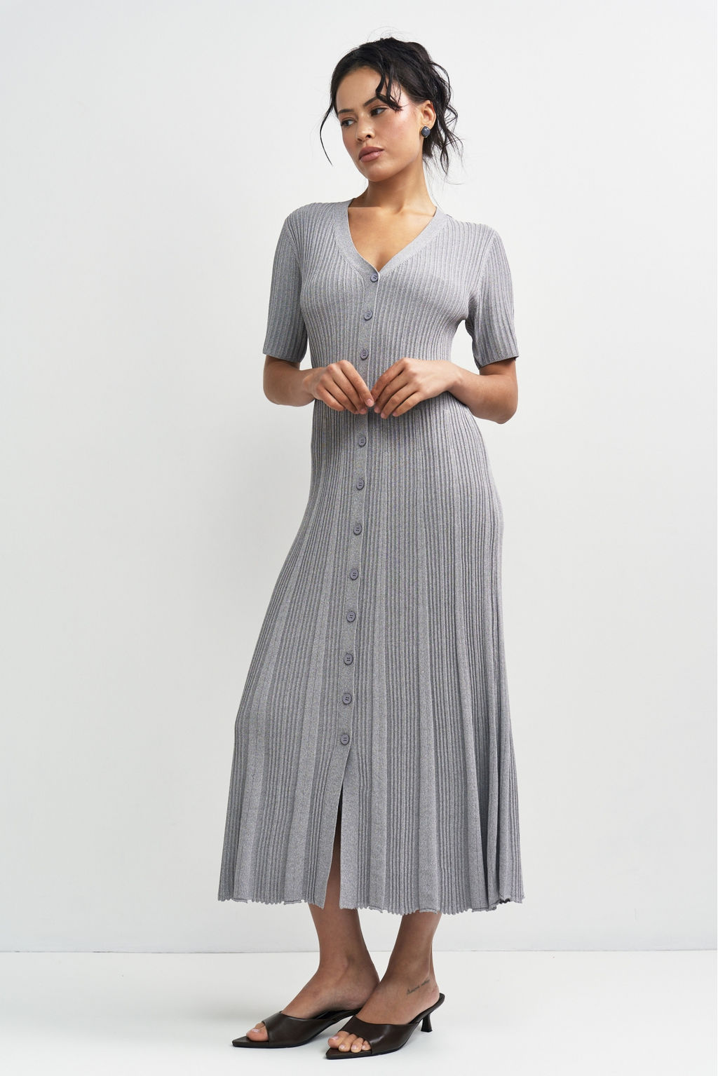 Платье трикотажное на пуговицах Серый