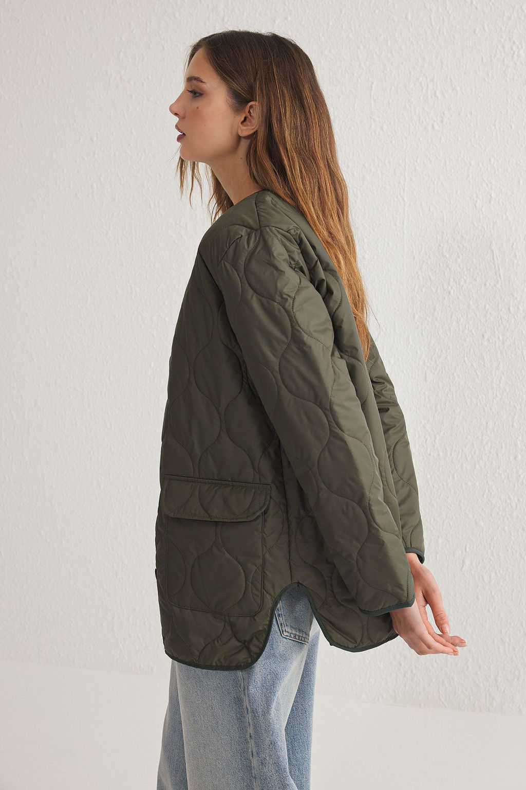 TRENDYOLMILLA Haki Renk Bloklu Su Itici Kapitone Mont TWOAW23MO00134 фото 25