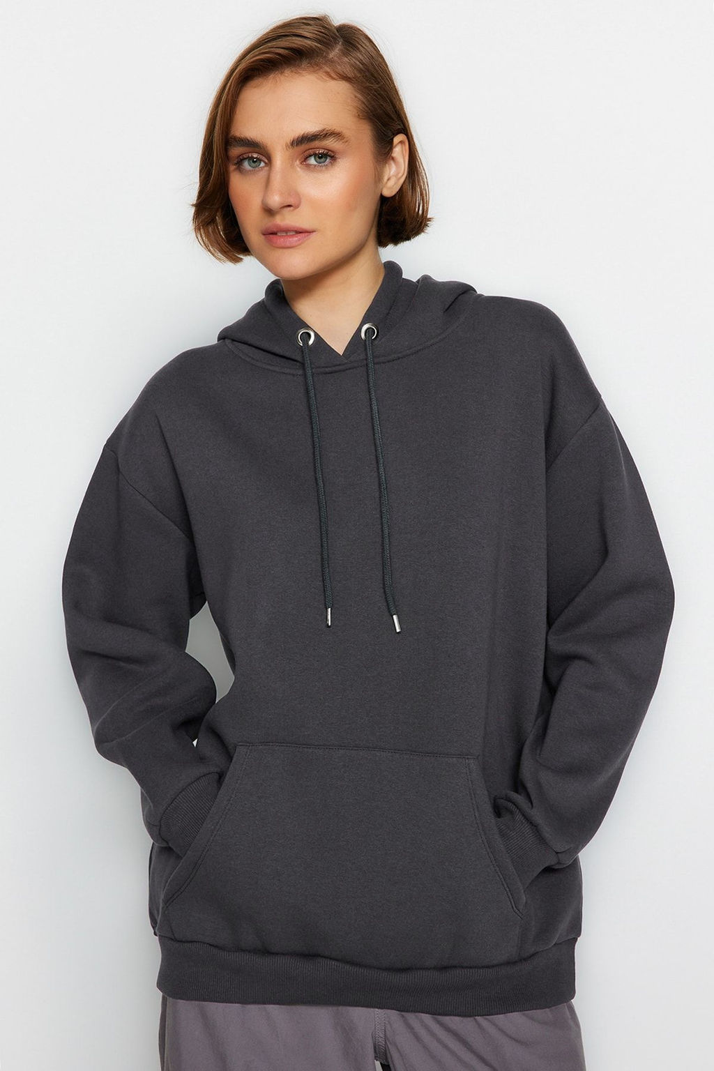 TRENDYOLMILLA Bej Kal?n Ici Polarl? Kanguru Cepli Kapusonlu Boyfriend/Genis Kal?p Orme Sweatshirt TWOAW20SW0525 фото 6