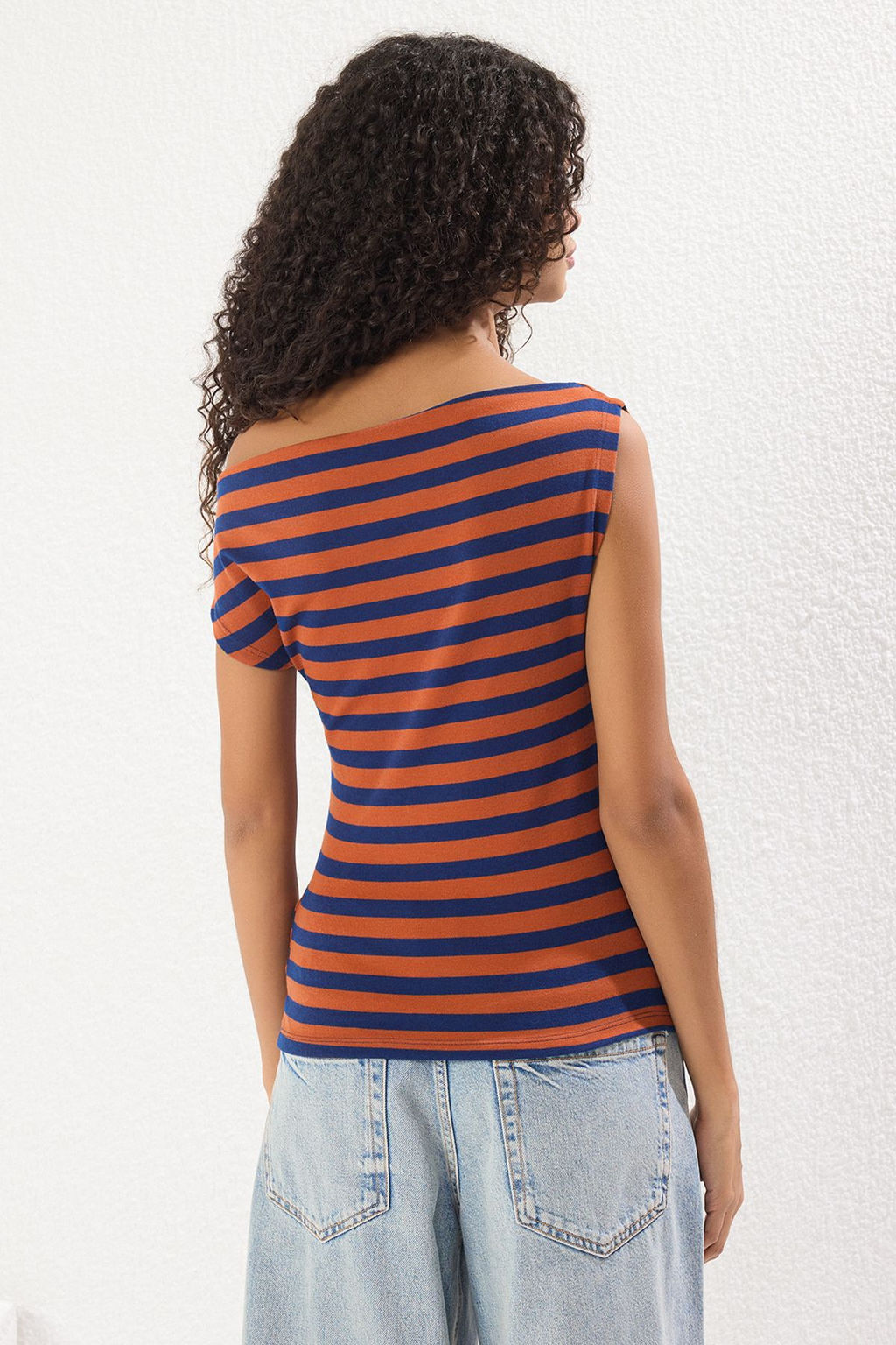 Kahverengi Lacivert Cizgili Kay?k Yaka Fitted Yumusak Kumasl? Esnek Orme Bluz TWOSS24BZ00090