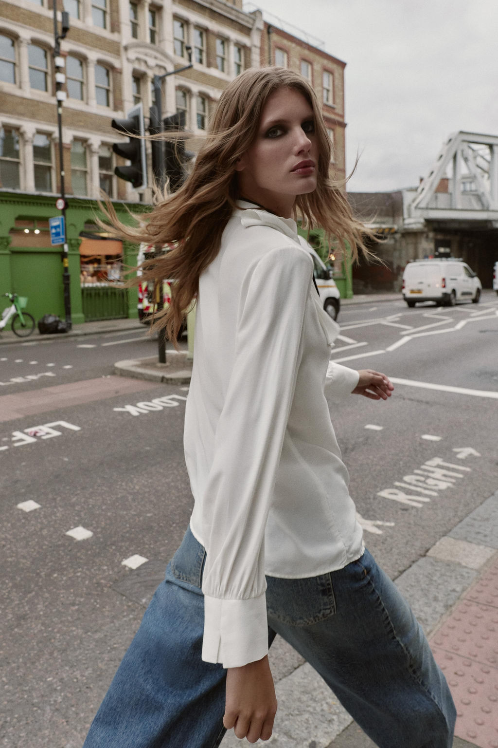 RUFFLED BLOUSE WITH CONTRAST BOW