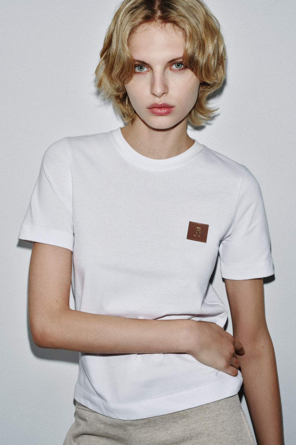 LABEL SHORT SLEEVE T-SHIRT