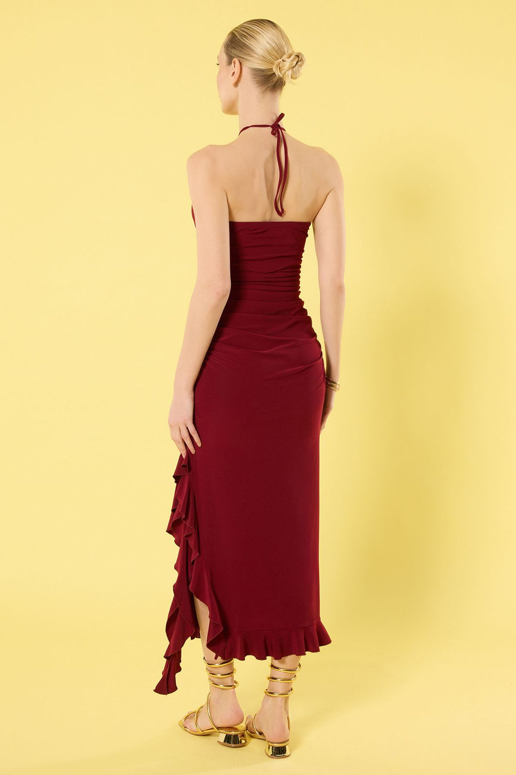 TRENDYOLMILLA Bordo Ask?l? Buzgulu Y?rtmacl? F?rf?rl? Bodycone/Vucuda Oturan Maxi Orme Elbise TWOSS25EL00228