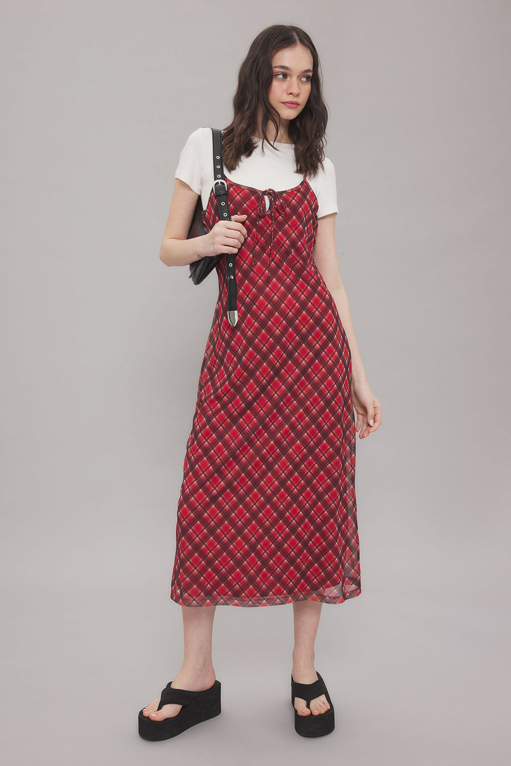 TRENDYOLMILLA K?rm?z? Baglama Detayl? Ekoseli Tul Maxi Esnek Orme Elbise TWOSS25EL00468