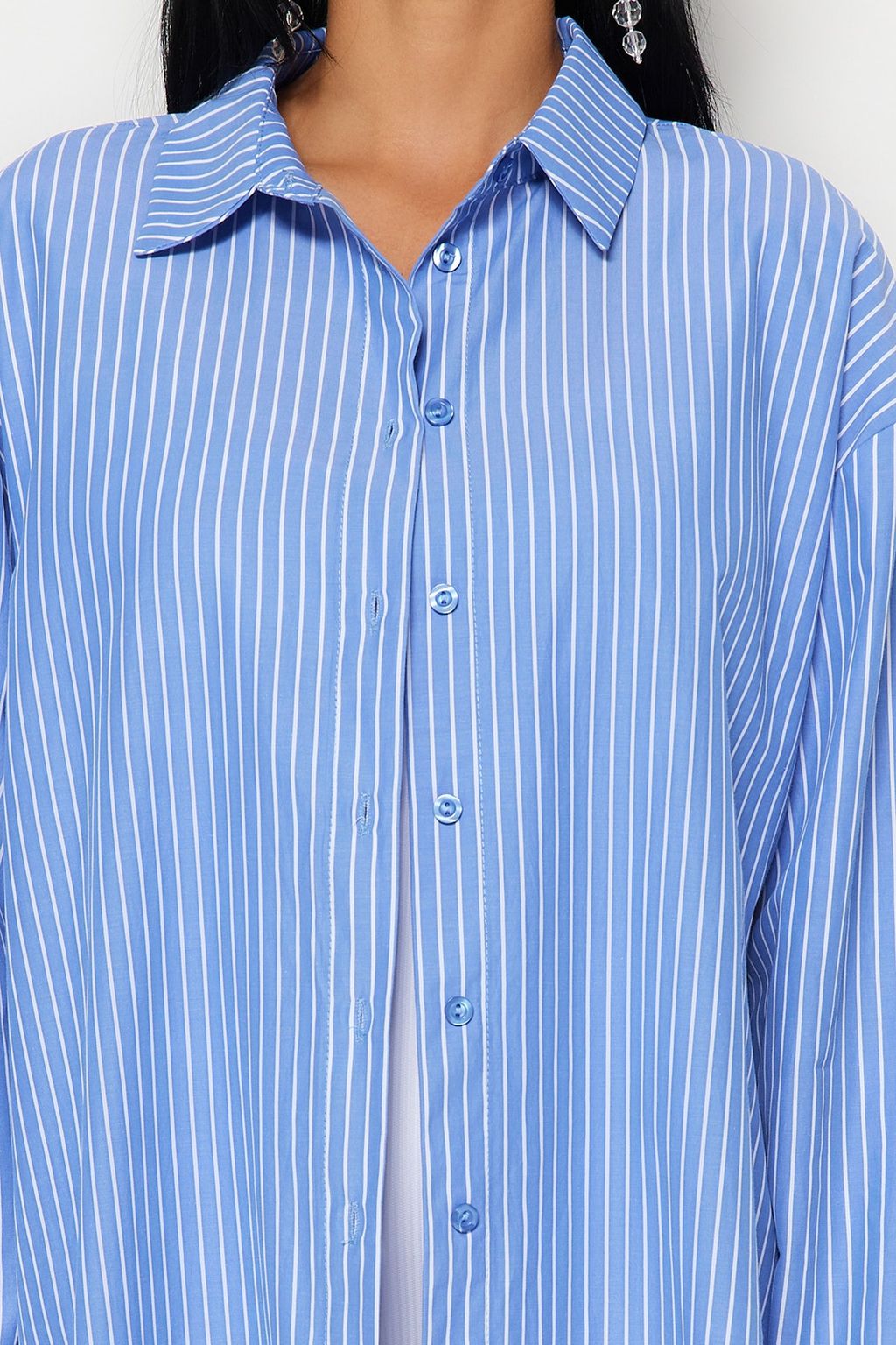 TRENDYOLMILLA Mavi Cizgili Dokuma Plaj Gomlegi TBESS22GO0664  фото 19