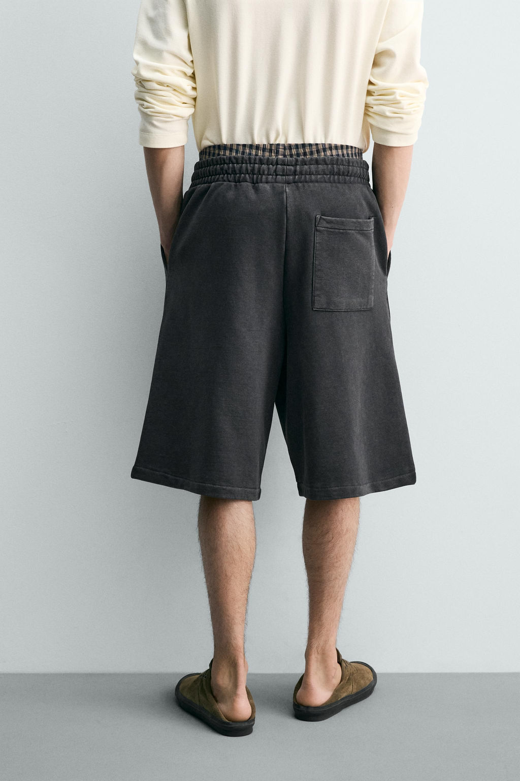 BERMUDA JOGGER RELAXED FIT EFECTO LAVADO / Antracita oscuro