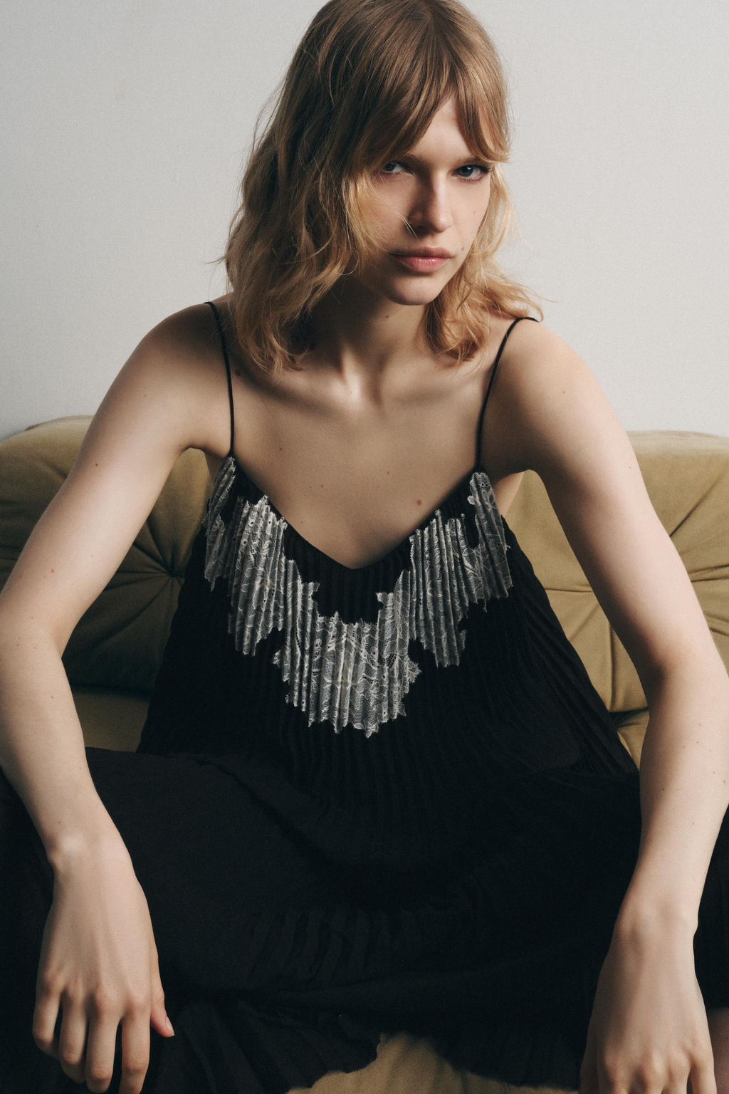 PLEATED DRESS WITH EMBROIDERY AND LACE - Zara фото 2