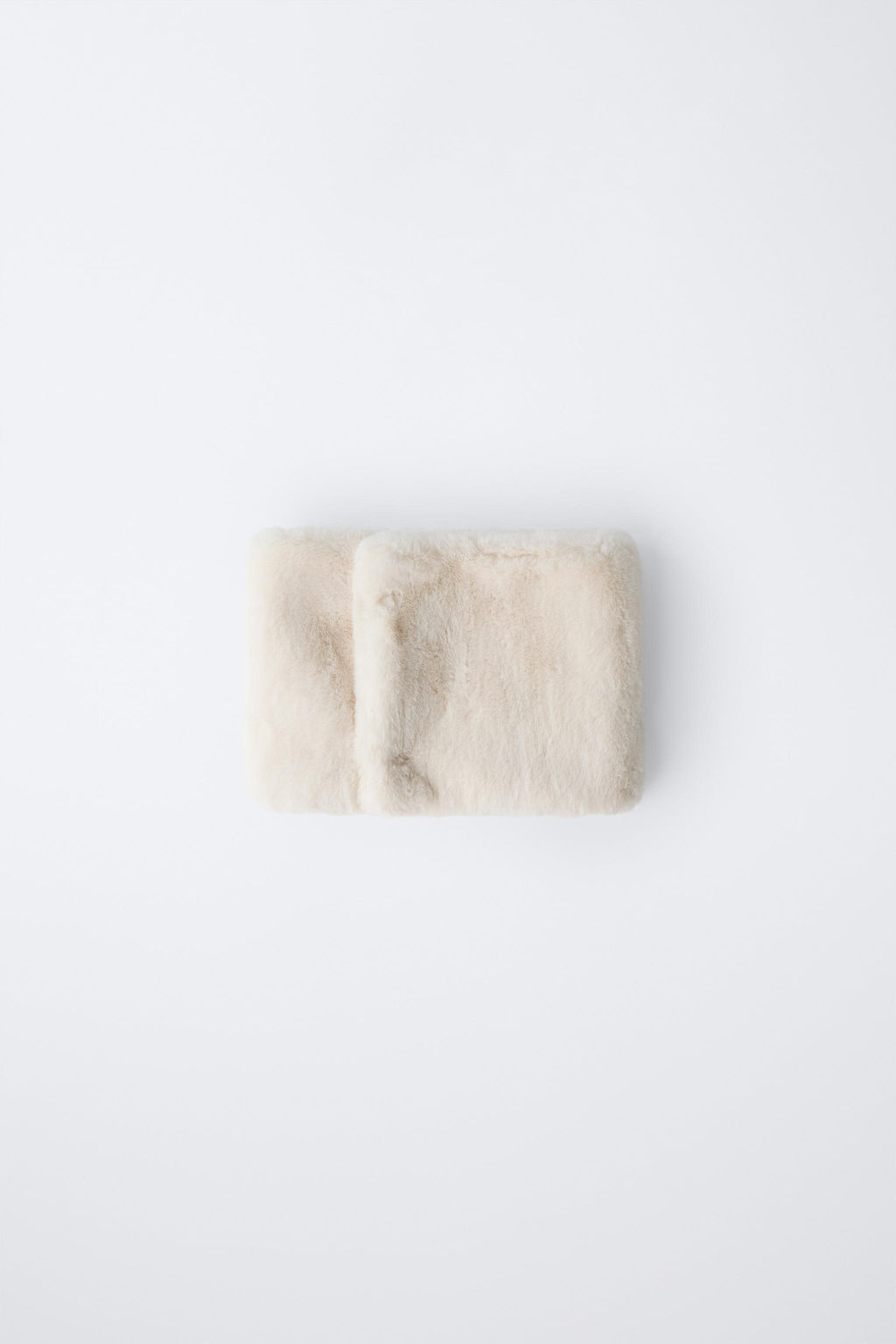 FAUX FUR COLLAR