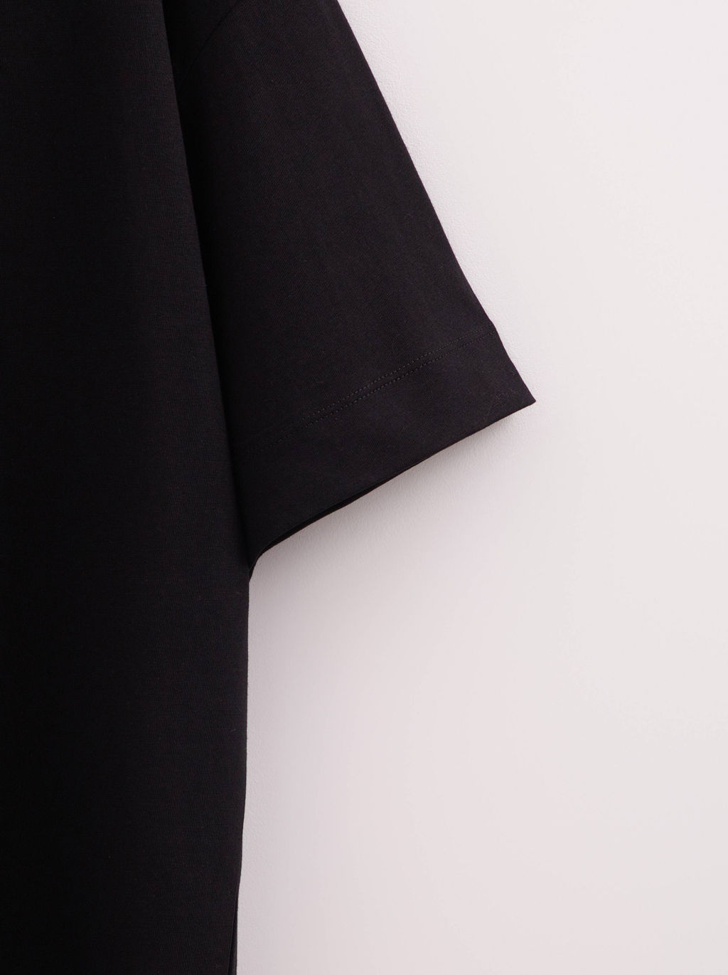 CONTE Удлиненная oversize-футболка из хлопка с рисунком Alter ego LD 2702 black-alter ego
