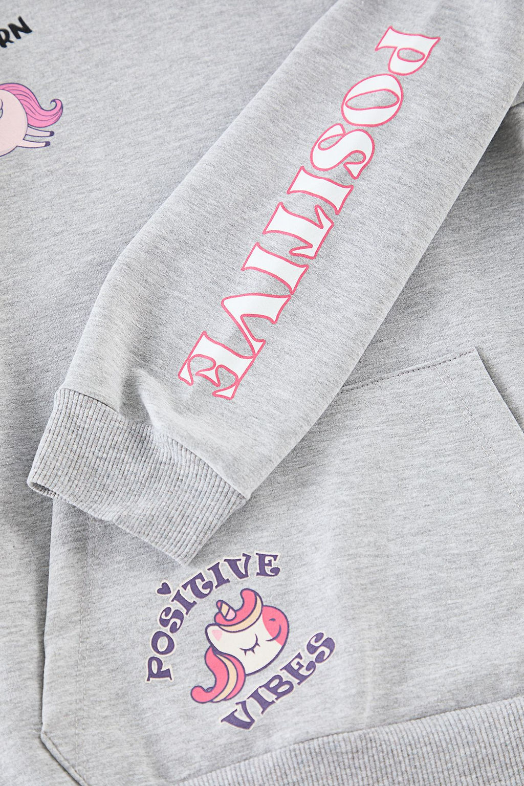 Gri Kapusonlu Mevsimlik Kol Bask?l? K?z Cocuk Duz Orme Sweatshirt TKDAW25SW00130