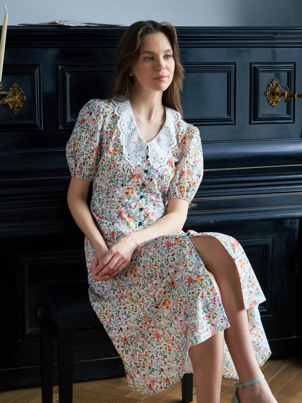 Платьеиз хлопка с кружевным воротником OD-948-1 желтые цветы на белом