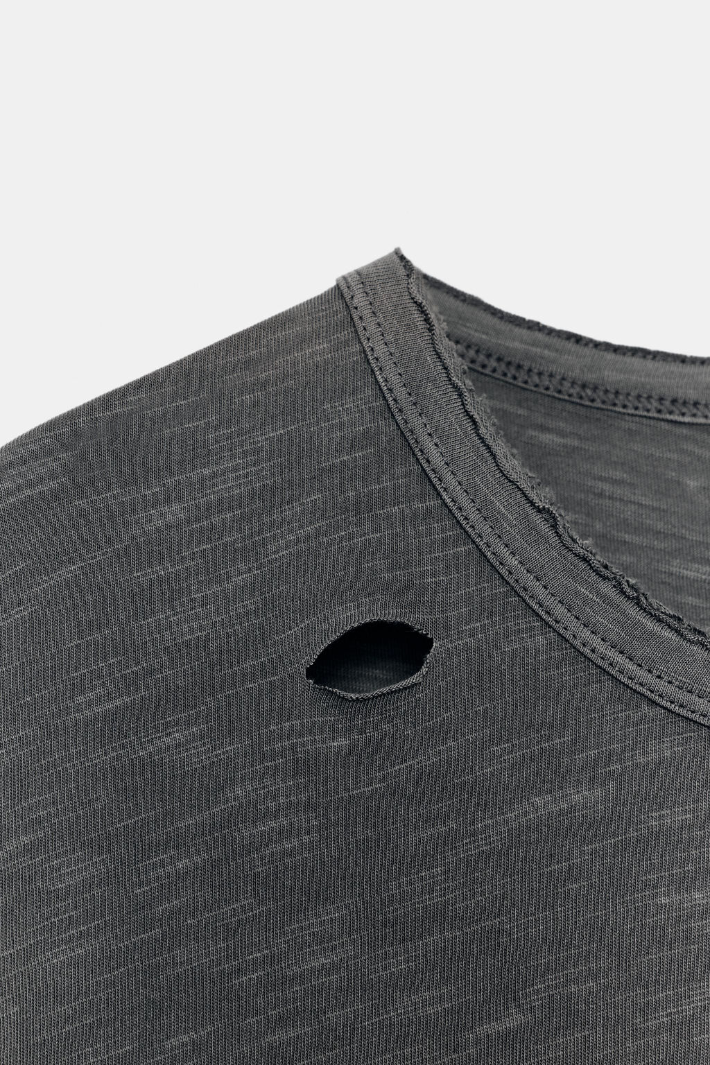 CAMISETA OVERSIZE ROTOS TEXTO / Carb?n