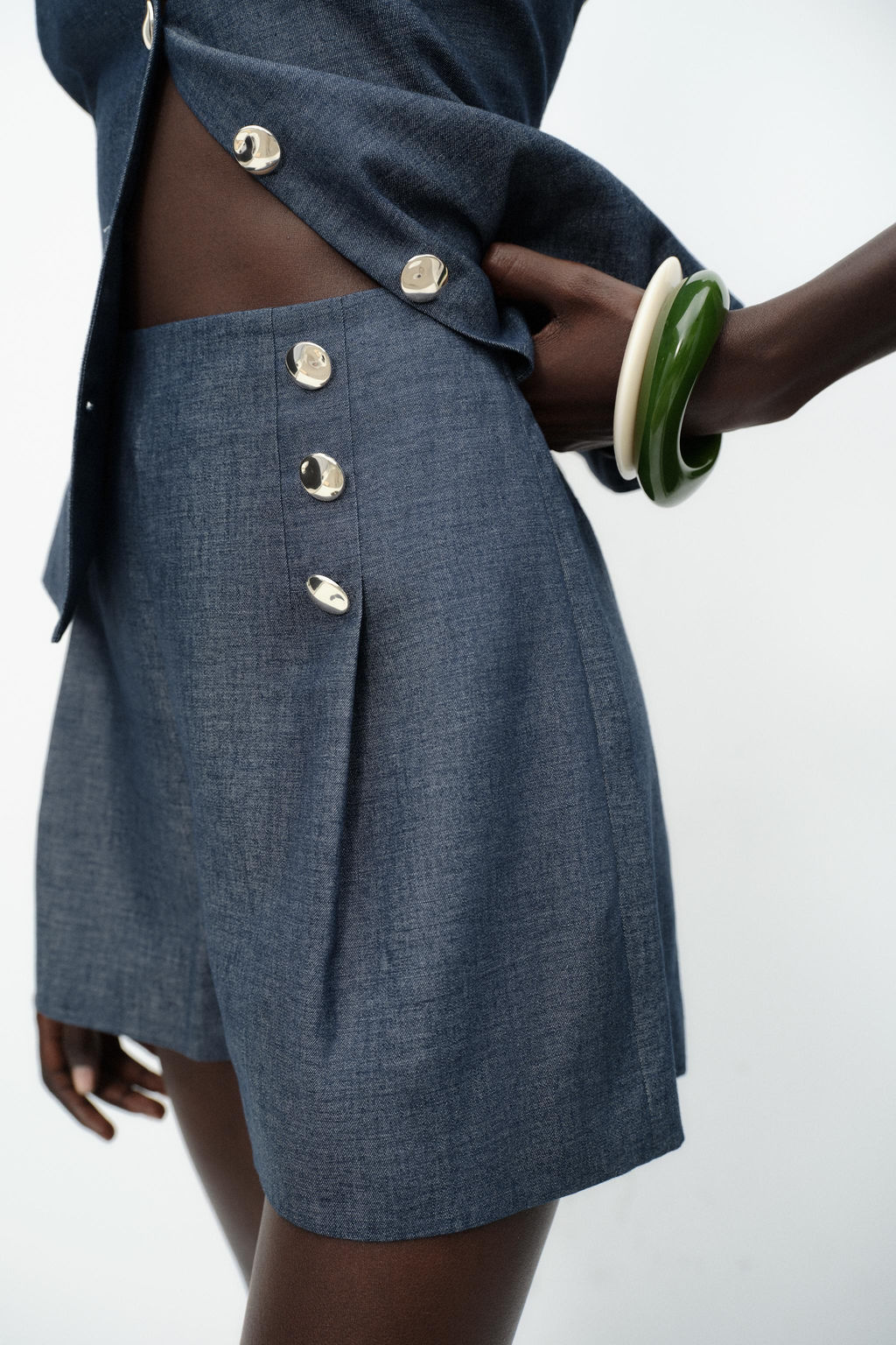 BUTTON DETAIL BERMUDA SHORTS IN A LINEN BLEND - Zara фото 13