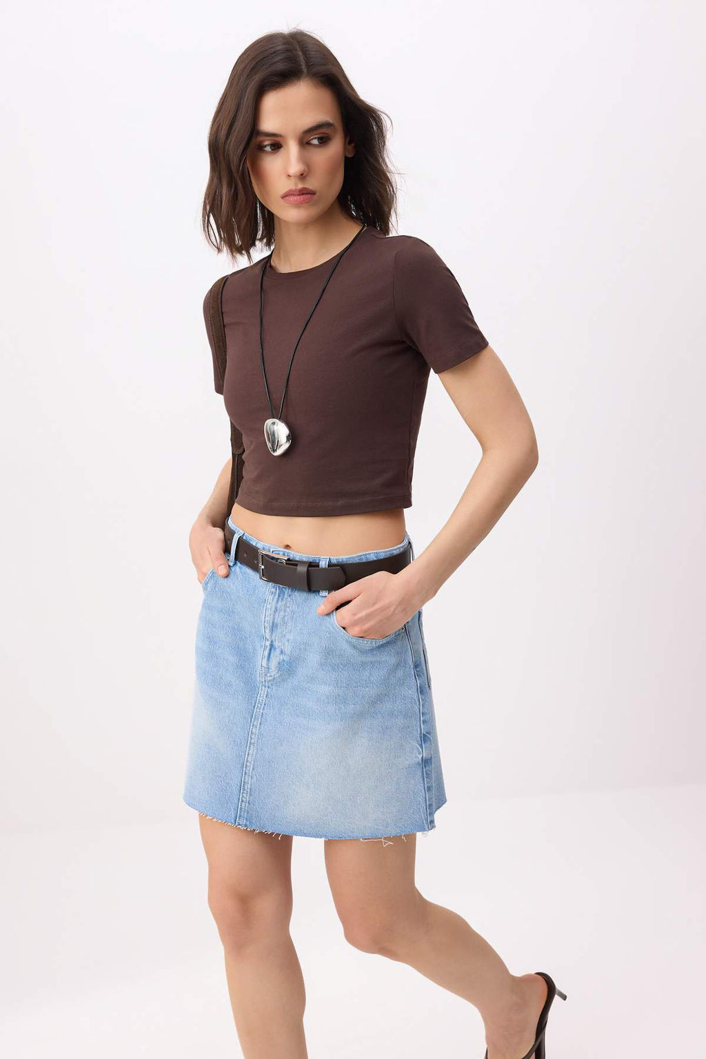 Premium Ac?k Mavi Ozel Kumas Kemerli Az Esnek Mini Denim Etek TWOSS26ET00097 - Trendyolmilla фото 2