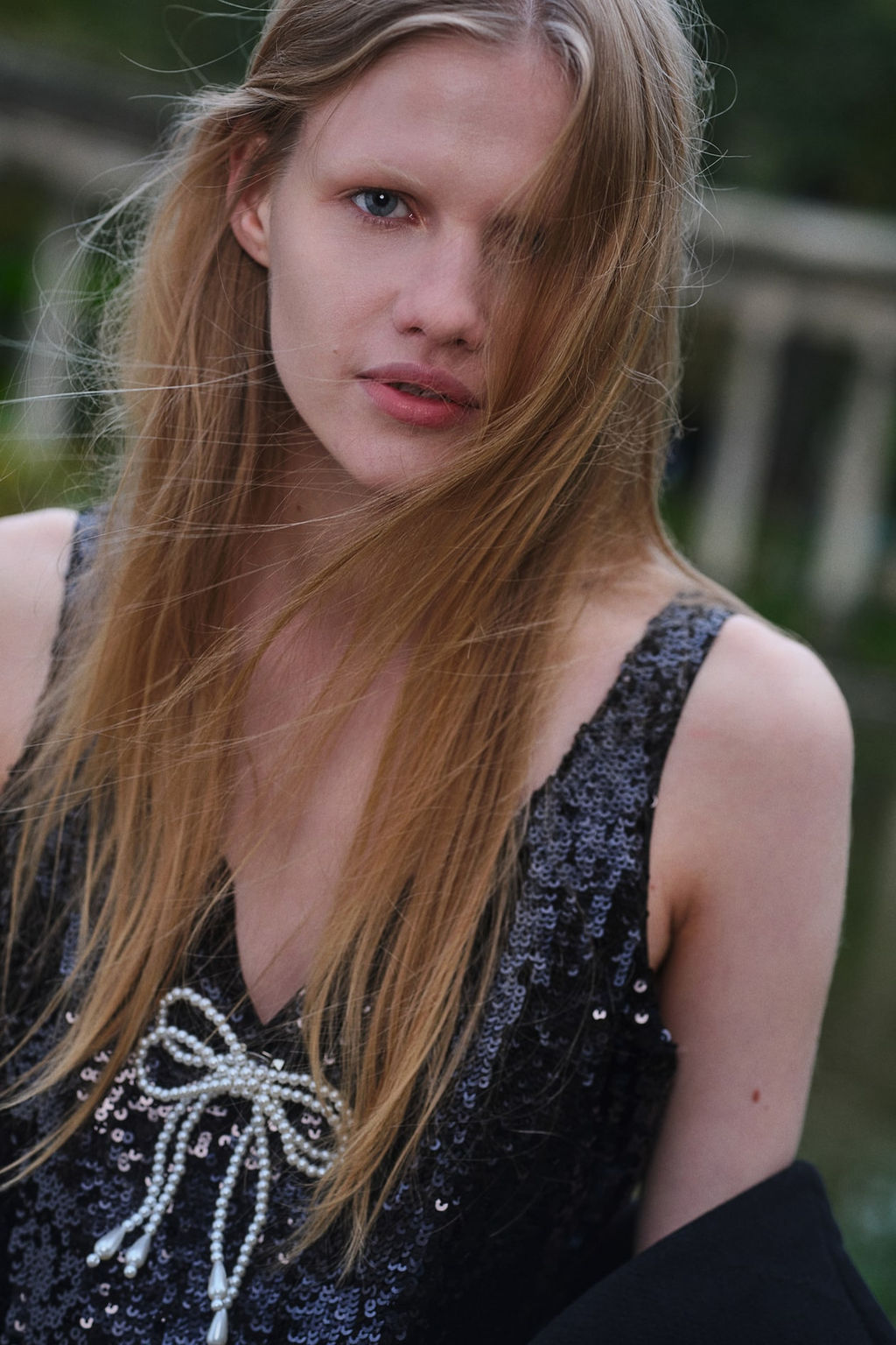 Top de lentejuelas con lazo decorativo - H&m фото 2