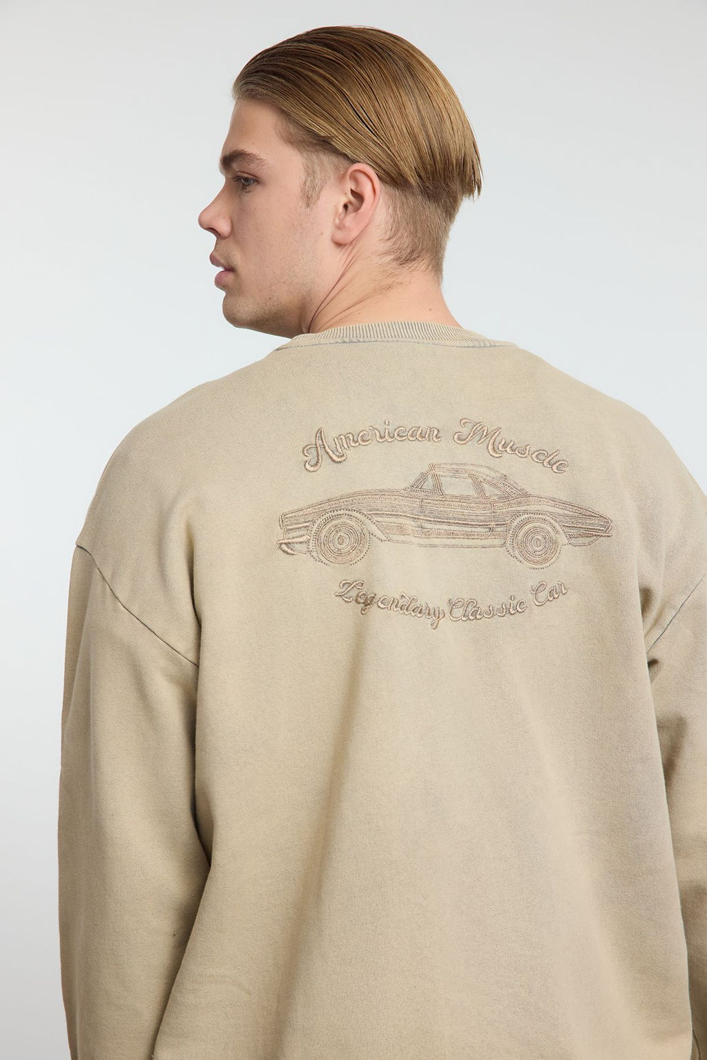 Bej Oversize/Genis Kesim Eskitme/Soluk Efektli Nak?sl? Sweatshirt TMNAW25SW00170
