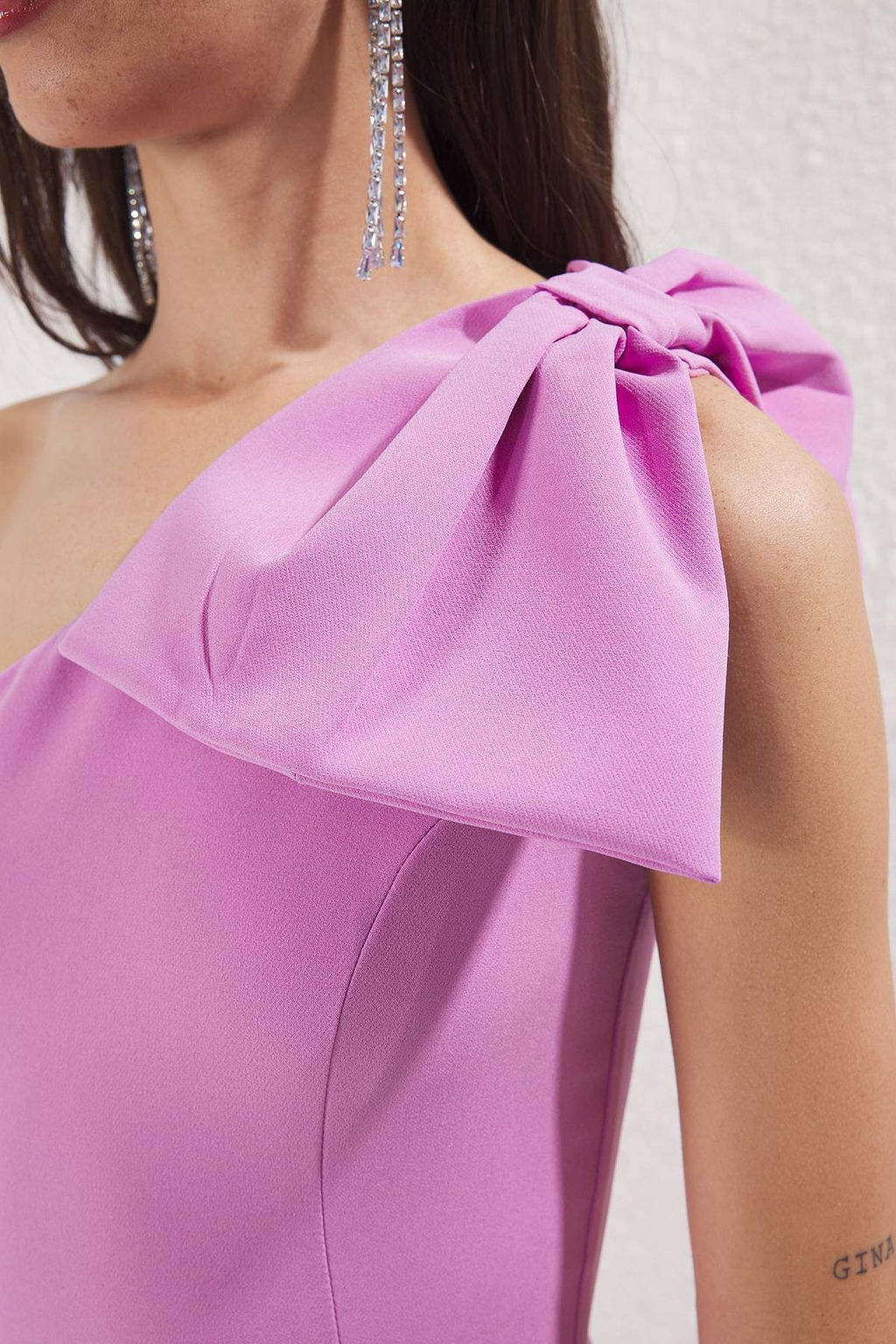 TRENDYOLMILLA Siyah Fiyonk Detayl? Tek Kol Dokuma Tulum TPRSS24TU00010 фото 3