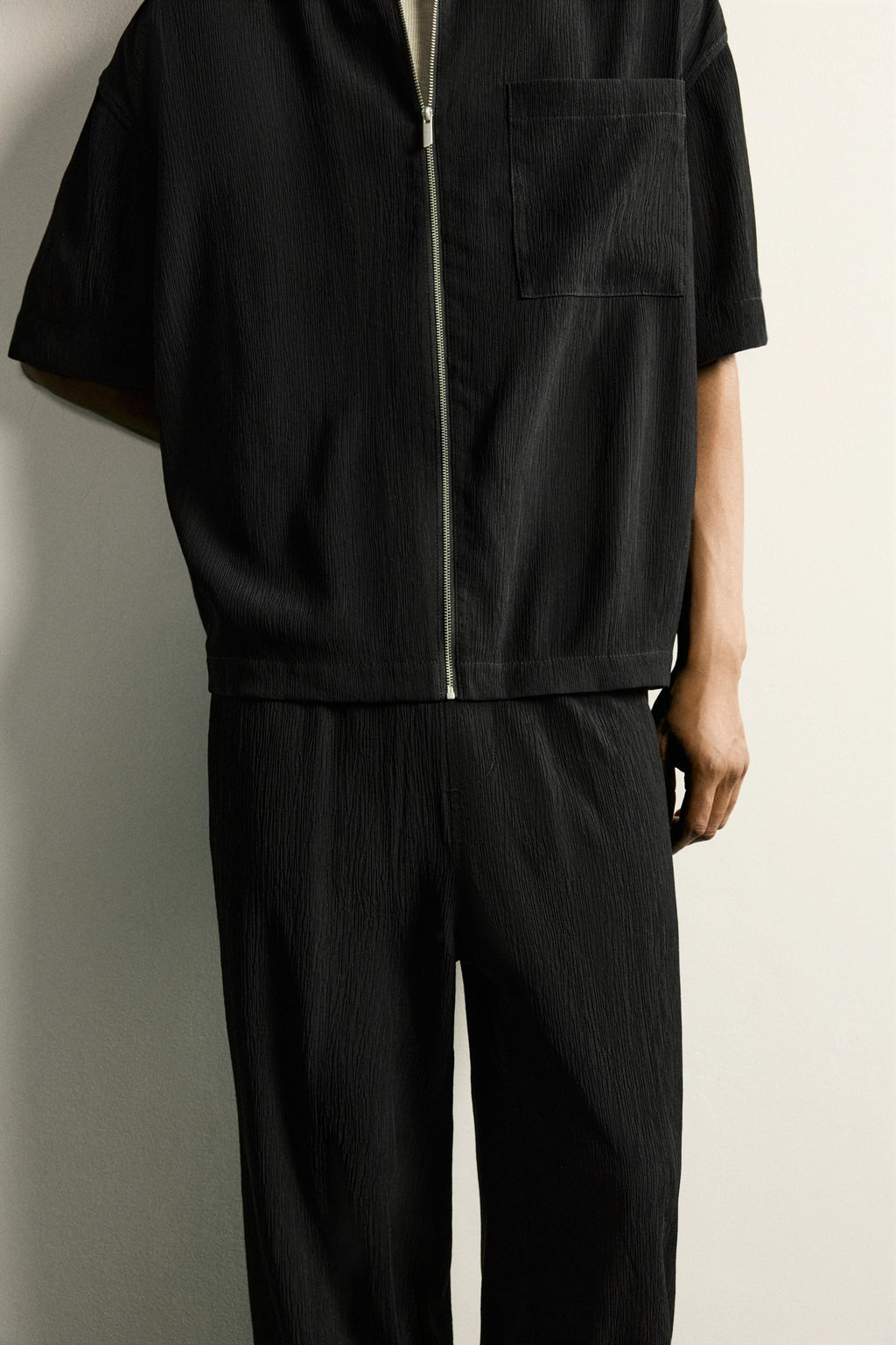PANTAL?N RELAXED FIT RELIEVE / Negro - Zara фото 5